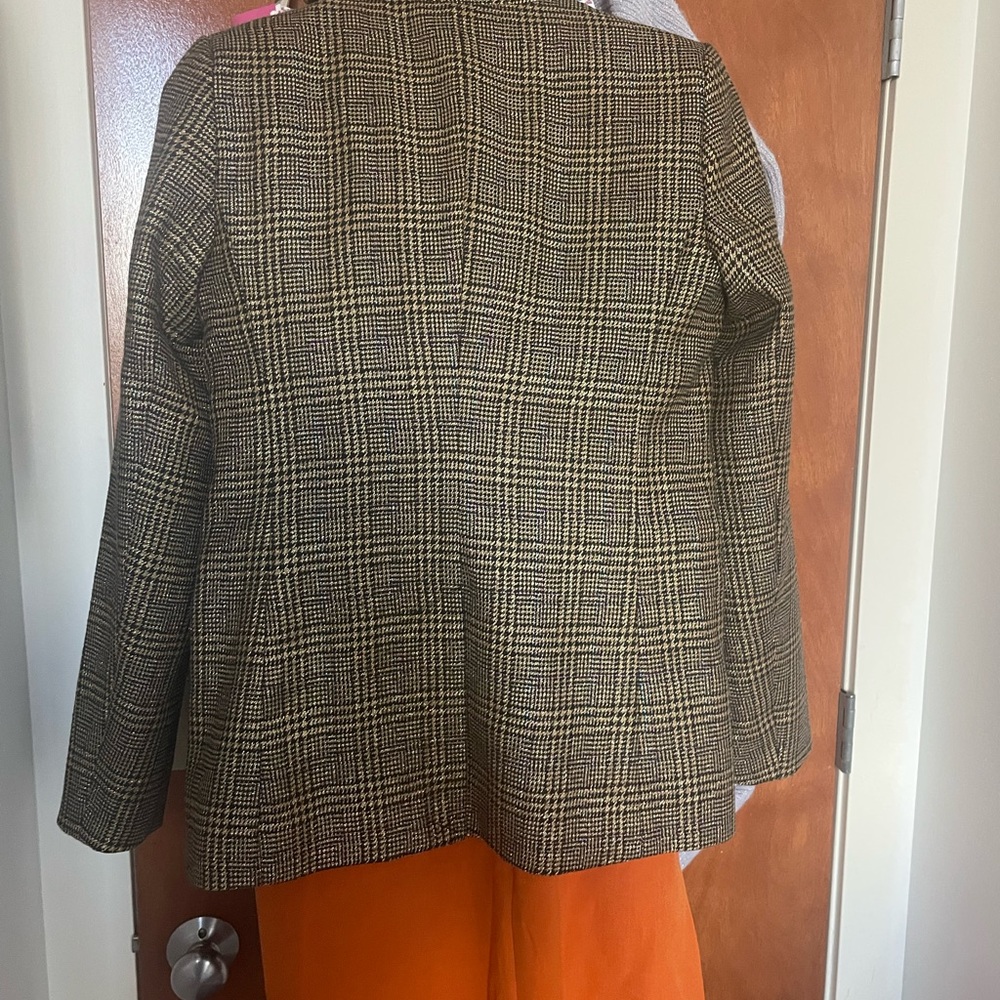 Gorgeous Nine West gold coat